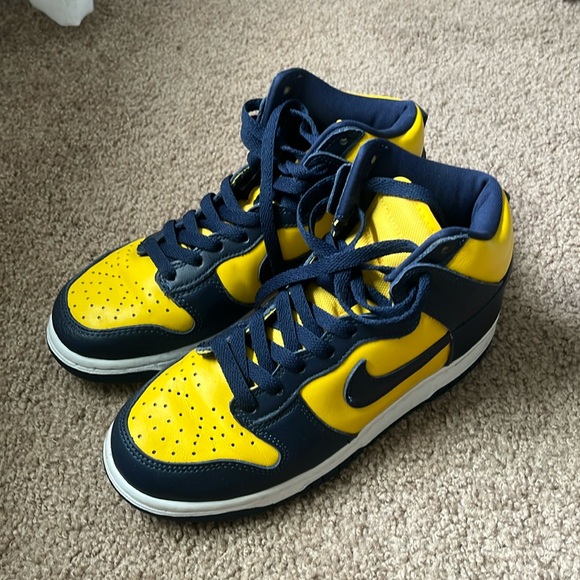 Nike Dunk Lows - Picture 1 of 5